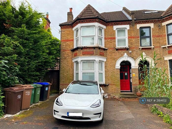 Studio To Rent In Blenheim Gardens, Wallington, SM6