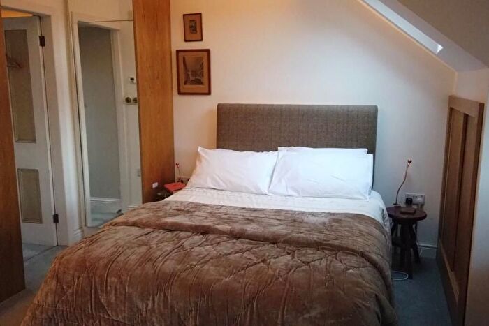 3 Bedroom Flat To Rent In Winifred Road, London, SW19