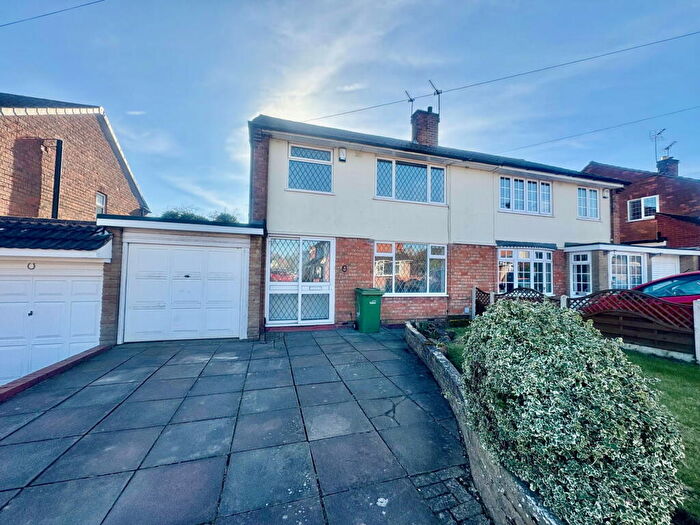 3 Bedroom Semi-Detached House To Rent In Dingle View, Dudley, DY3