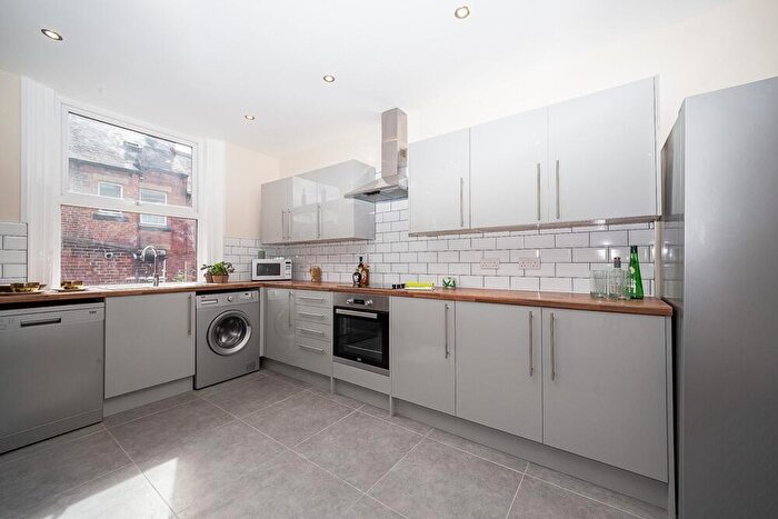 6 Bedroom Terraced House To Rent In Richmond Avenue, Headingley, Leeds, LS6