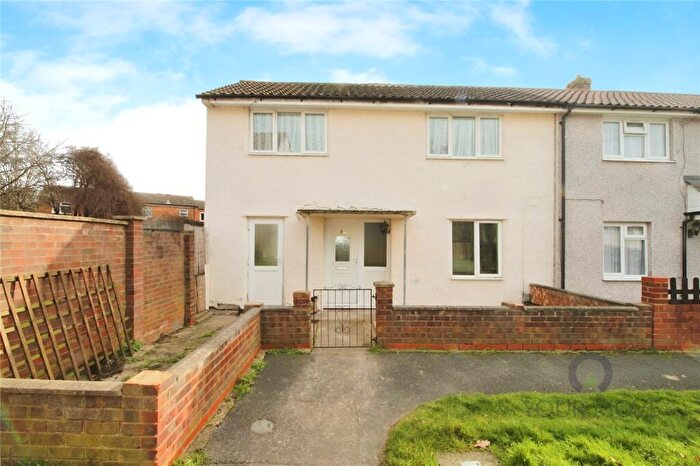 3 Bedroom End Of Terrace House To Rent In Windmill Close, Bedford, Bedfordshire, MK41
