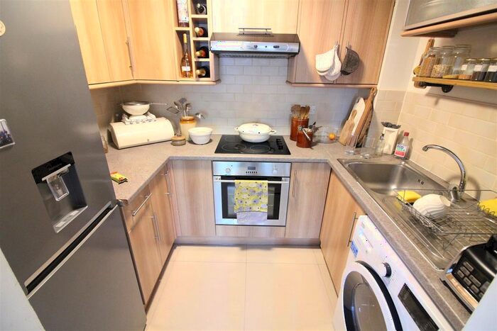 1 Bedroom Flat To Rent In Heathcote Road, Twickenham, TW1