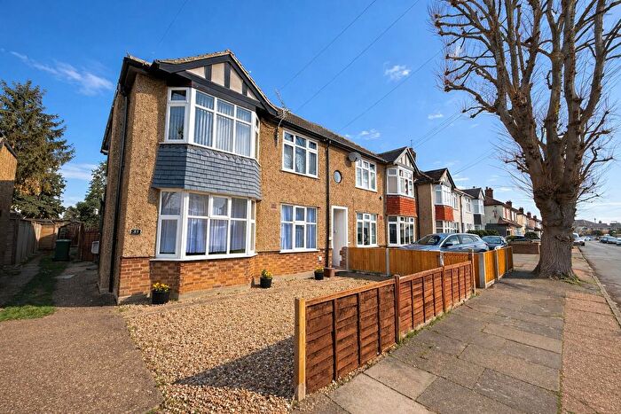 2 Bedroom Maisonette For Sale In St. Hildas Avenue, Ashford, TW15