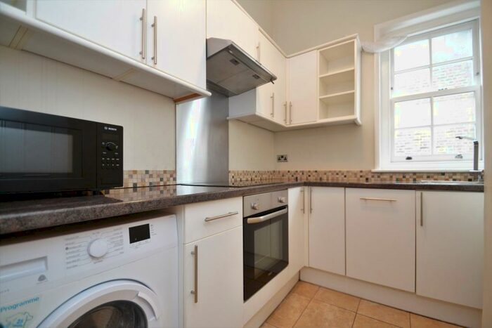 1 Bedroom Flat To Rent In College Park Close Lewisham, SE13