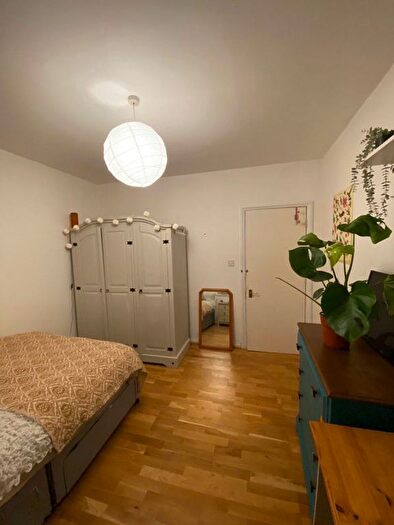 3 Bedroom Flat To Rent In Old Ford Road, E3