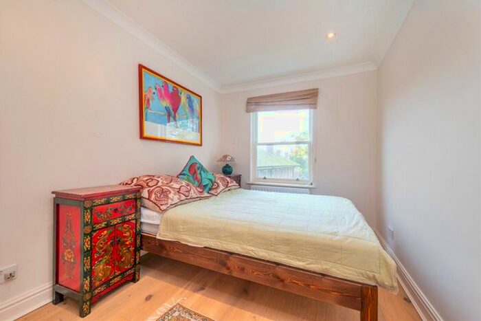 4 Bedroom Semi-Detached House To Rent In King George Square, Richmond, TW10