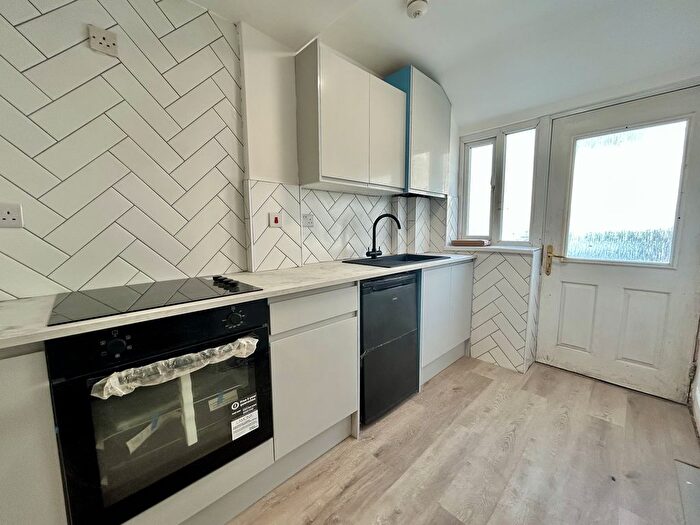 1 Bedroom Flat To Rent In Moy Road, Roath, Cardiff, CF24