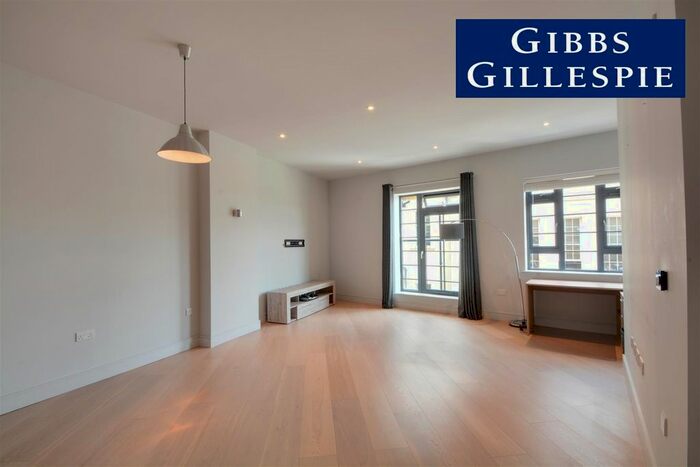 1 Bedroom Flat To Rent In Market Building, Market Place, Brentford, TW8