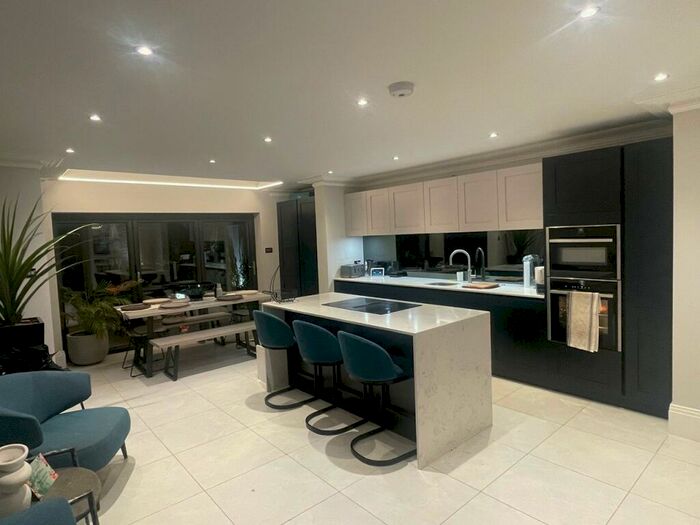 2 Bedroom Flat To Rent In Matha Court, BR1