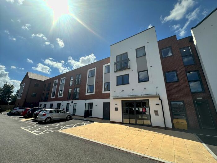 2 Bedroom Flat To Rent In Topsham, Exeter, Devon, EX3