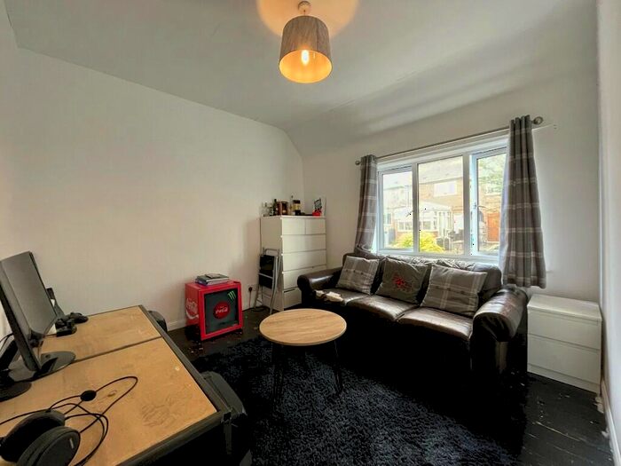 2 Bedroom Terraced House For Sale In Bakewell Road, Matlock, Derbyshire, DE4