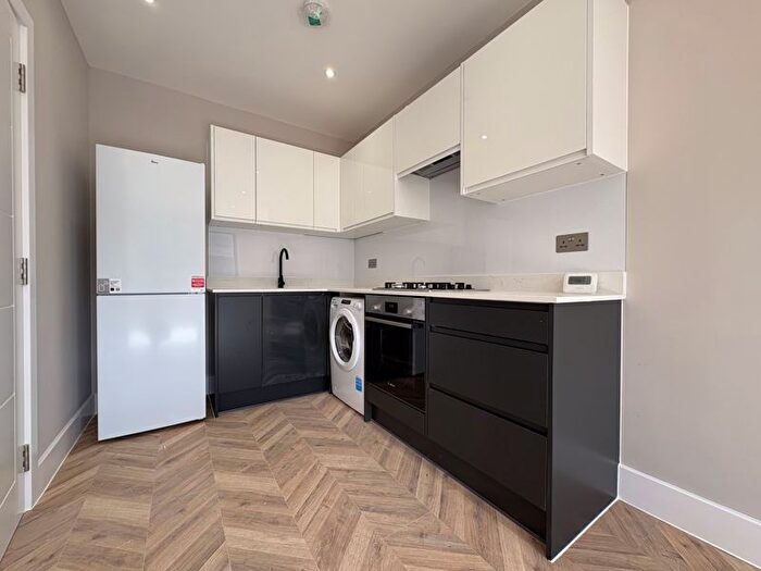 1 Bedroom Flat To Rent In Fishponds Road, Wokingham, RG41