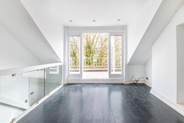 1 Bedroom Flat For Sale In Gratton Road, Brook Green, London, W14