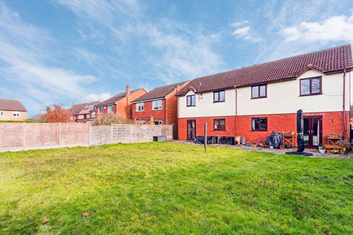2 Bedroom Flat For Sale In Old Hale Way, Hitchin, SG5