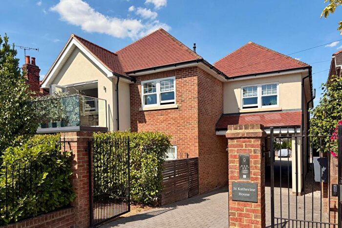 2 Bedroom Flat For Sale In Rayleigh Road, Hutton, CM13