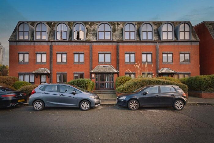 1 Bedroom Flat For Sale In Brook Road South, Brentford, TW8