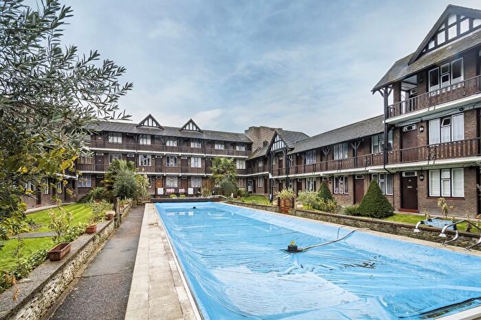 Studio To Rent In Tudor Close, Brixton Hill, London, SW2