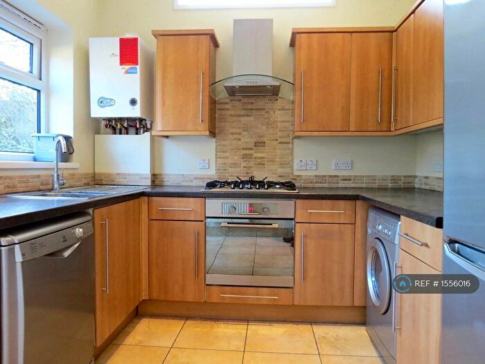 2 Bedroom Flat To Rent In Mackenzie Road, Beckenham, BR3