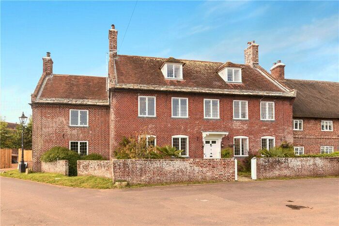 5 Bedroom Detached House To Rent In Holdenhurst Village, Bournemouth, Dorset BH8