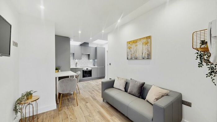 1 Bedroom Flat To Rent In Dawlish Drive, Pinner, HA5