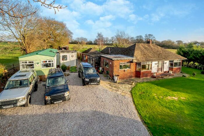 2 Bedroom Bungalow For Sale In Wrexham Road, Penyffordd, CH4