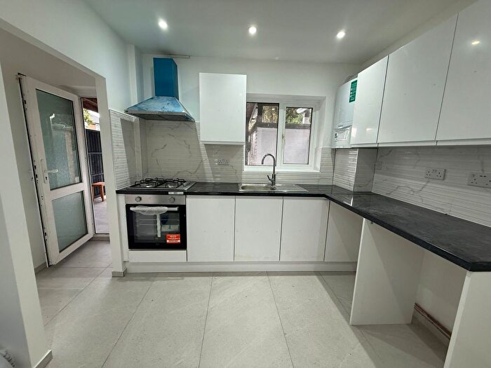 3 Bedroom Terraced House To Rent In Pembroke Avenue, Enfield, EN1