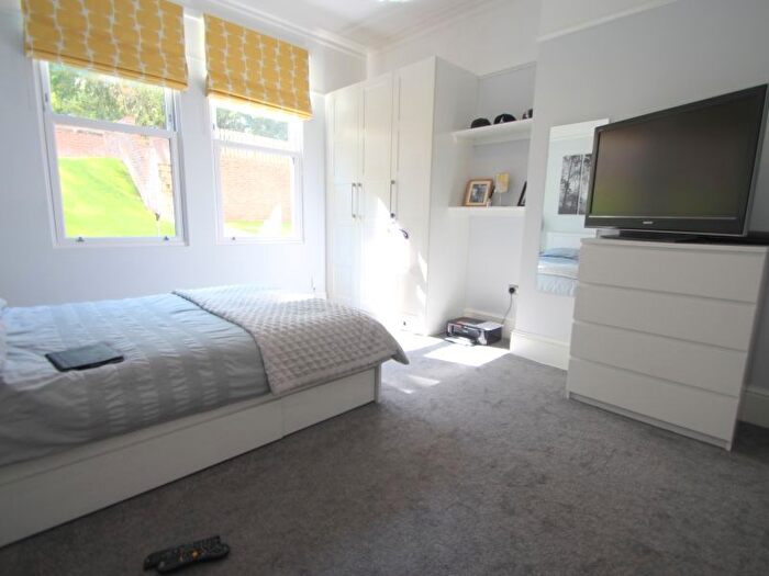 2 Bedroom Flat To Rent In Ridge Terrace, Headingley, Leeds, LS6