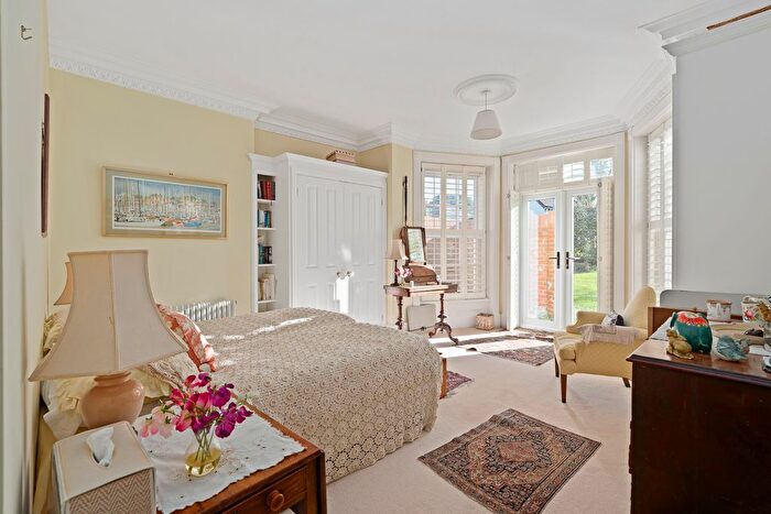 2 Bedroom Flat For Sale In Havelock Road, Warsash, SO31