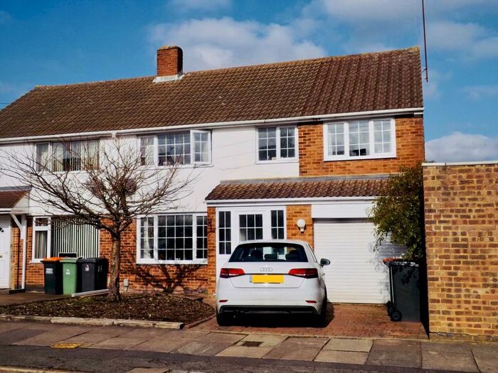 4 Bedroom House To Rent In Fairfield Road, LU5