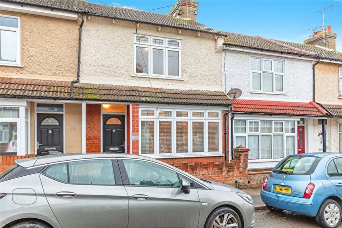 2 Bedroom Terraced House For Sale In Albany Road, Gillingham, Kent, ME7