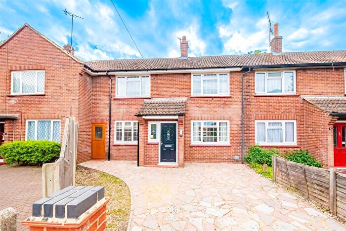 3 Bedroom Terraced House For Sale In Newlands Road, Camberley, GU15