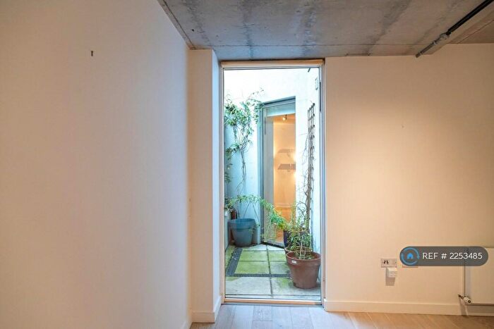 2 Bedroom Flat To Rent In Belgrade Road, London, N16