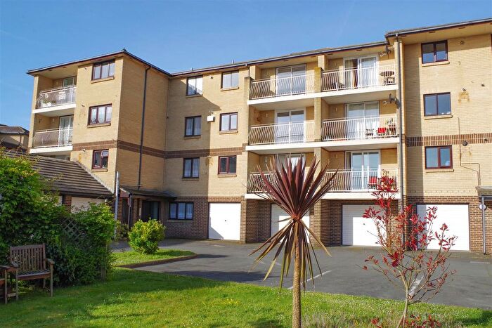 2 Bedroom Flat For Sale In East Mount Road, Shanklin, PO37