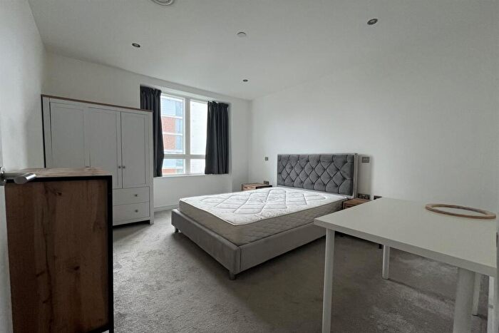 2 Bedroom Apartment To Rent In Duval House, London, SW11
