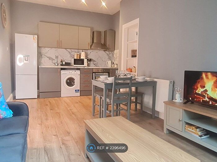 3 Bedroom Flat To Rent In Restalrig Road South, Edinburgh, EH7