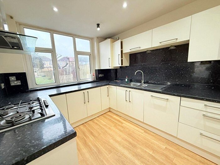 4 Bedroom Terraced House To Rent In Ilford, IG1