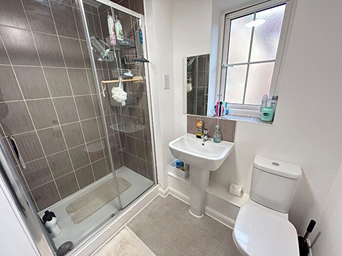 2 Bedroom Flat For Sale In Frenchs Avenue, Dunstable, LU6