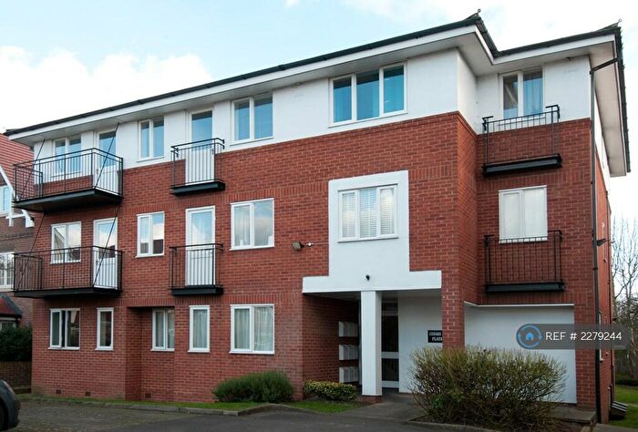 2 Bedroom Flat To Rent In Cedars House, Maidenhead, SL6