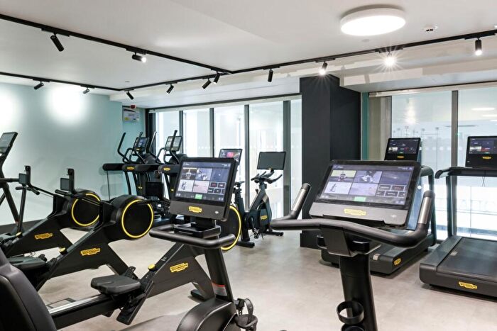 3 Bedroom Flat To Rent In Thames Quarter, Reading, RG1