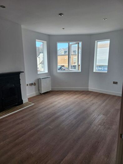 3 Bedroom Flat To Rent In Queens Road, Watford, WD17