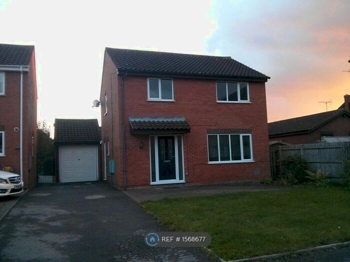 3 Bedroom Detached House To Rent In Banbury Close, Northampton, Northamptonshire, United Kingdom, NN4