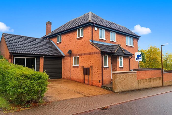 4 Bedroom Detached House For Sale In Saddlers Place, Downs Barn, Milton Keynes, MK14