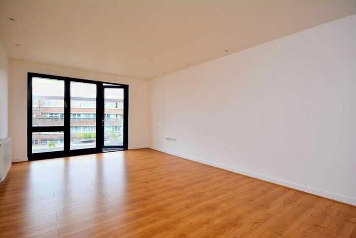 2 Bedroom Flat To Rent In Stewarts Road, Vauxhall, London, SW8