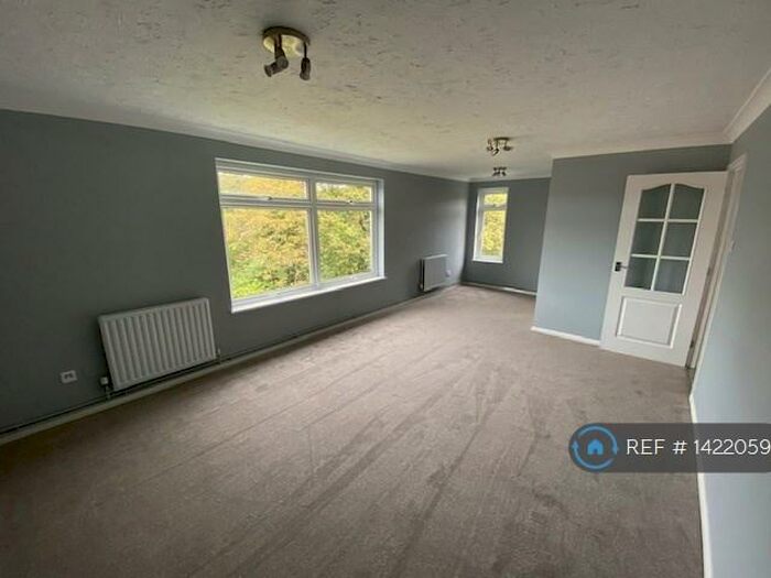 2 Bedroom Flat To Rent In Chantry Court, Frimley, GU16