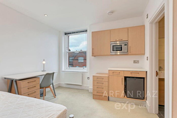 Studio To Rent In Finchley Road, Hampstead, London, NW3