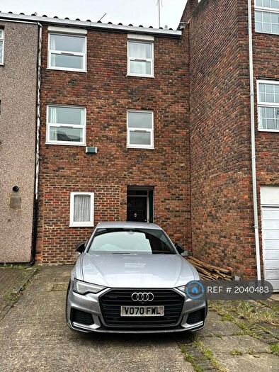 4 Bedroom Terraced House To Rent In Mimosa Close, Romford, RM3