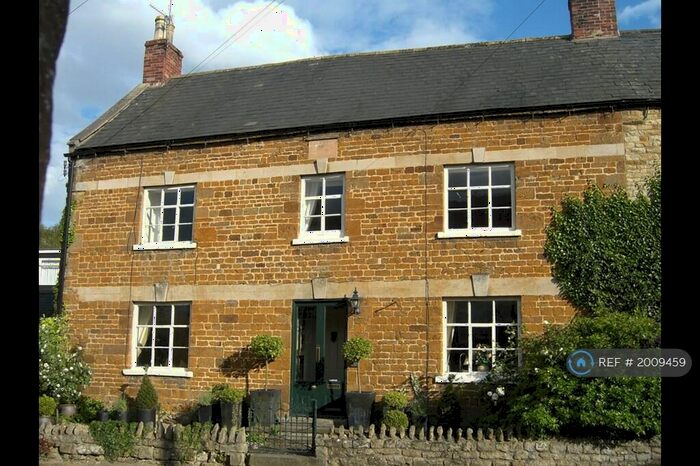 6 Bedroom Semi-Detached House To Rent In Main Street, Market Harborough, LE16