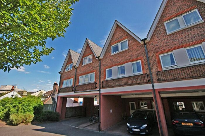 2 Bedroom Flat To Rent In Brighton Road, Redhill, RH1
