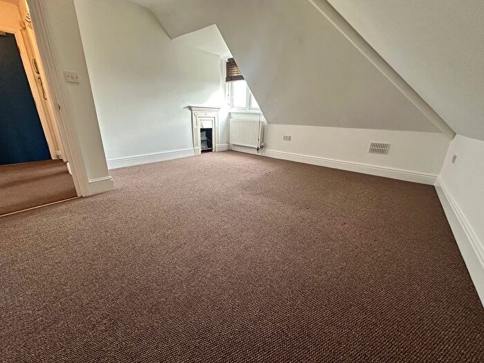 2 Bedroom Flat To Rent In Milton Road, Bournemouth, BH8