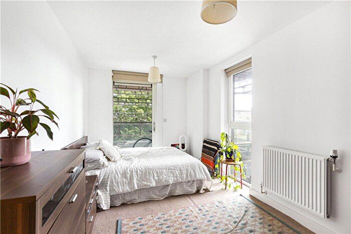 1 Bedroom Apartment For Sale In Roseberry Place, London, E8